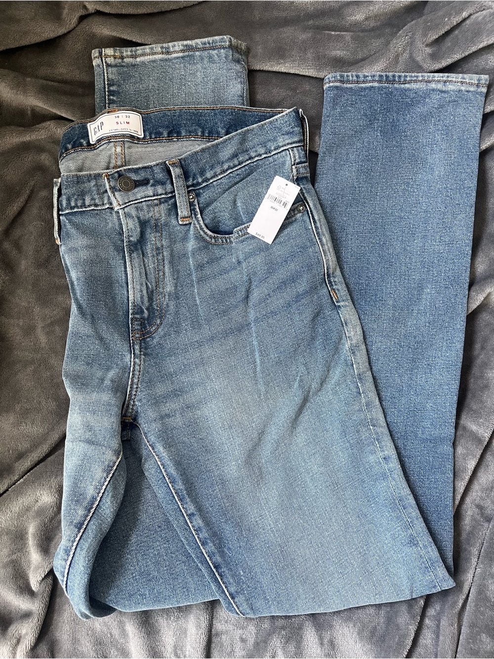 GAP Straight Leg Jeans in Medium Blue Wash, new with tags